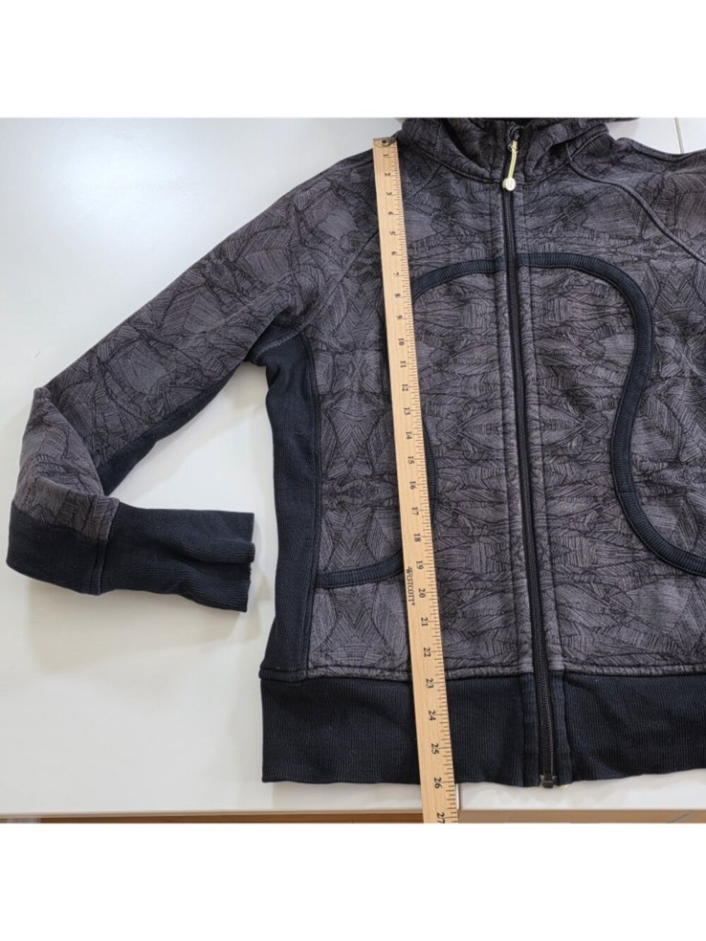 Lululemon Scuba Hoodie Womens 12 Black Gray Zip Abstract Fleece Inside Logo Yoga - Picture 8 of 16